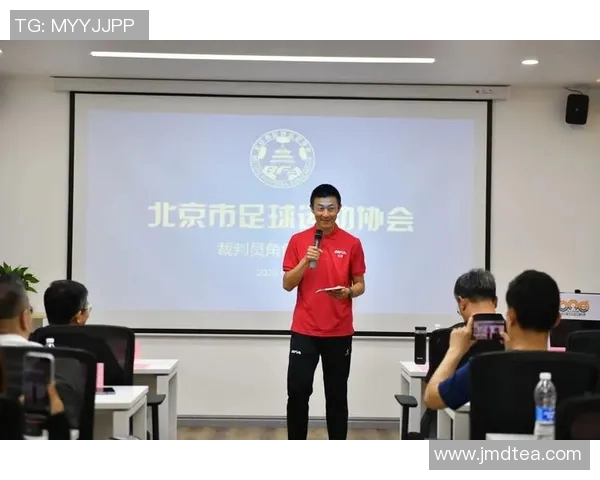 足球比赛中裁判的数量及其在比赛中的重要角色探讨 足球比赛中裁判的数量及其在比赛中的重要角色探讨